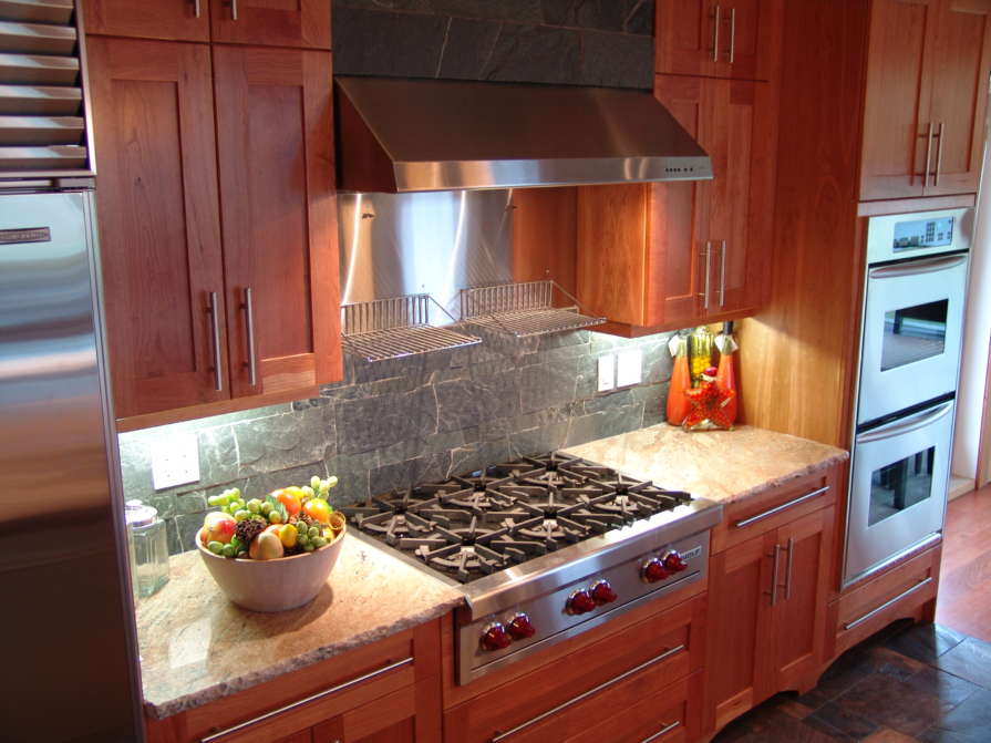 Pacific Ashlar Stone Veneer on Kitchen Backsplash