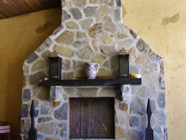 Arbutus Field Stone Veneer Fireplace