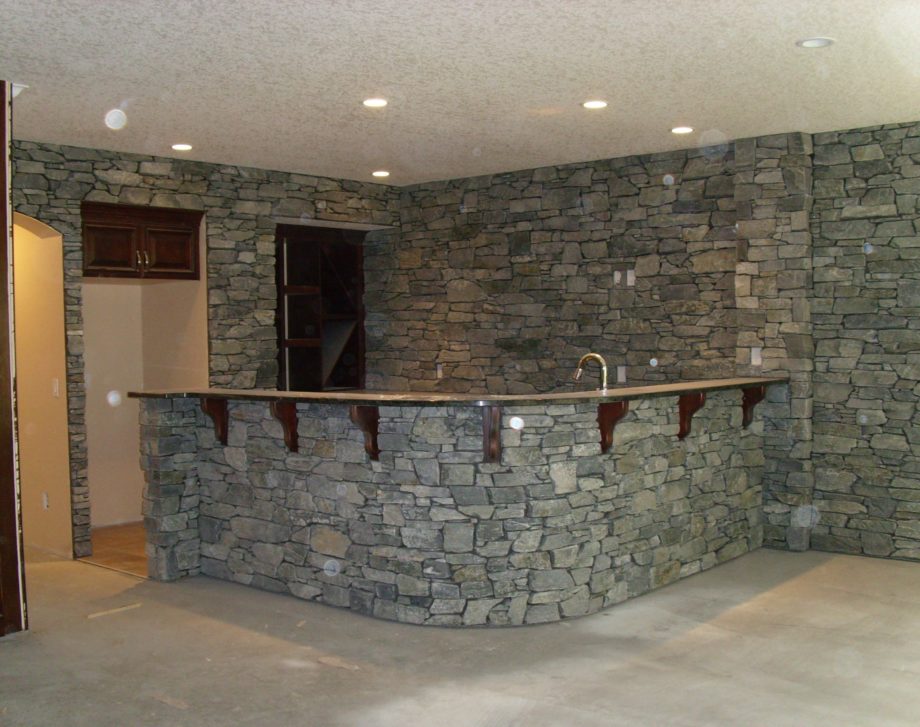 Ocean Mist Ledge Stone Cladding on a Bar Surround