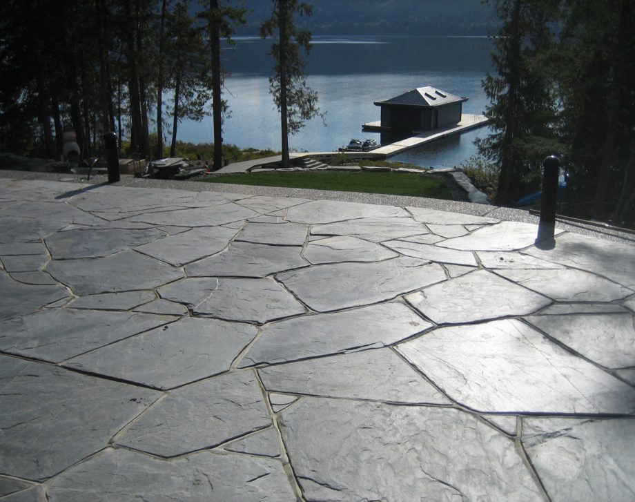 Ocean Pearl Flagstone on a Lakefront Patio
