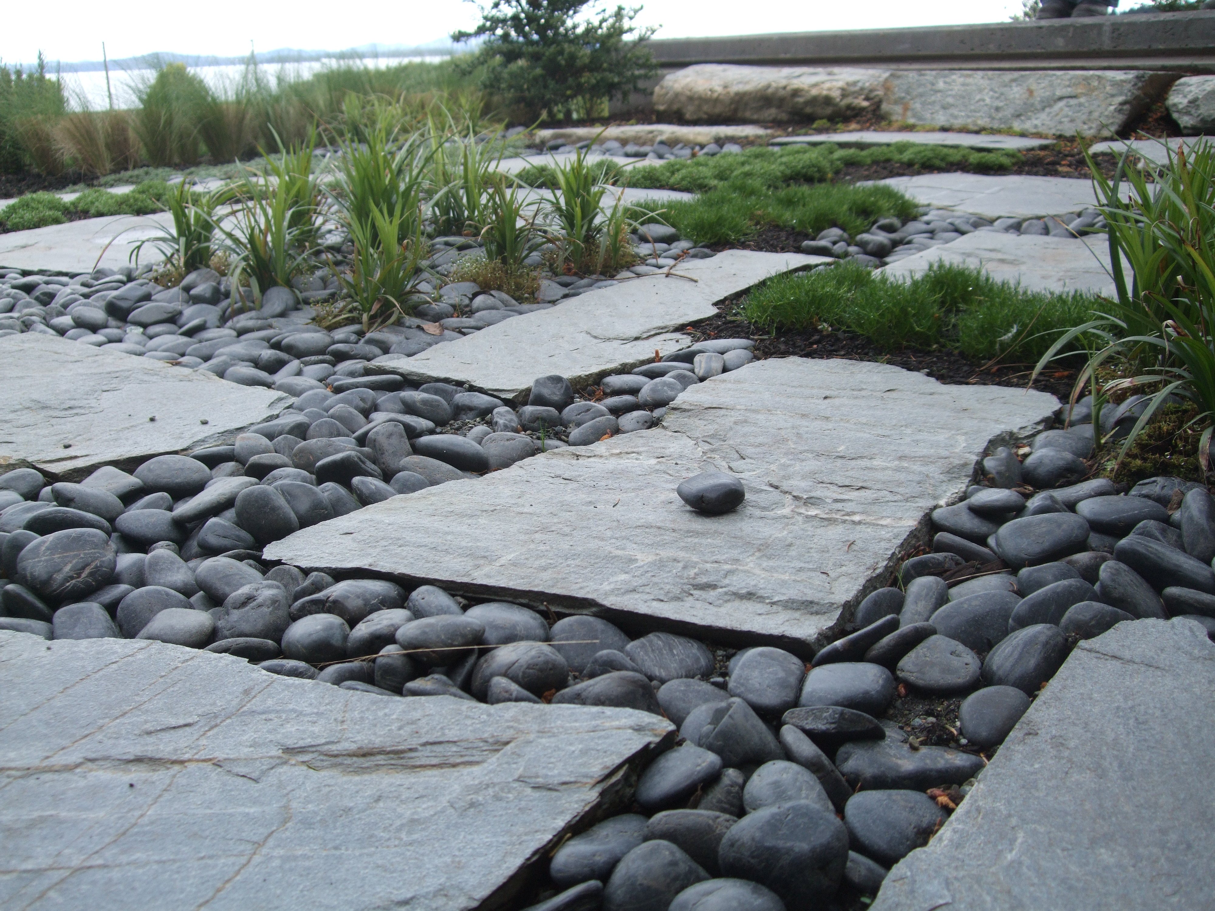 5 Easy DIY Landscaping Ideas With Flagstone