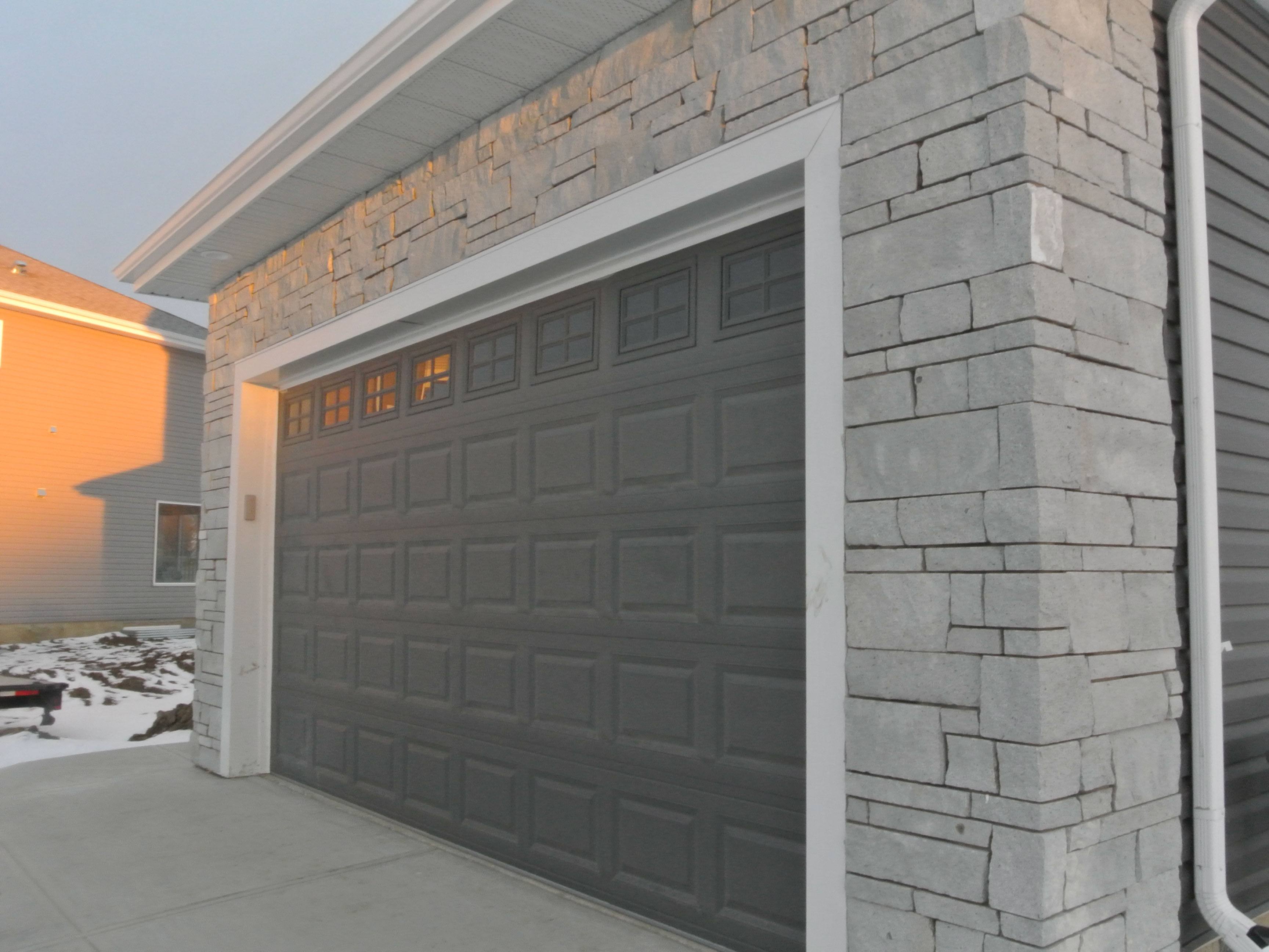 Crown Isle Granite Veneer on Garage Exterior | K2 Stone