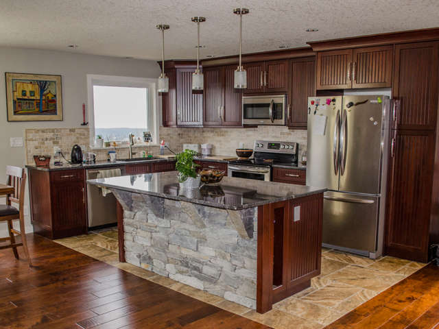 Ocean Mist Ledge Stone Veneer On Kitchen Island