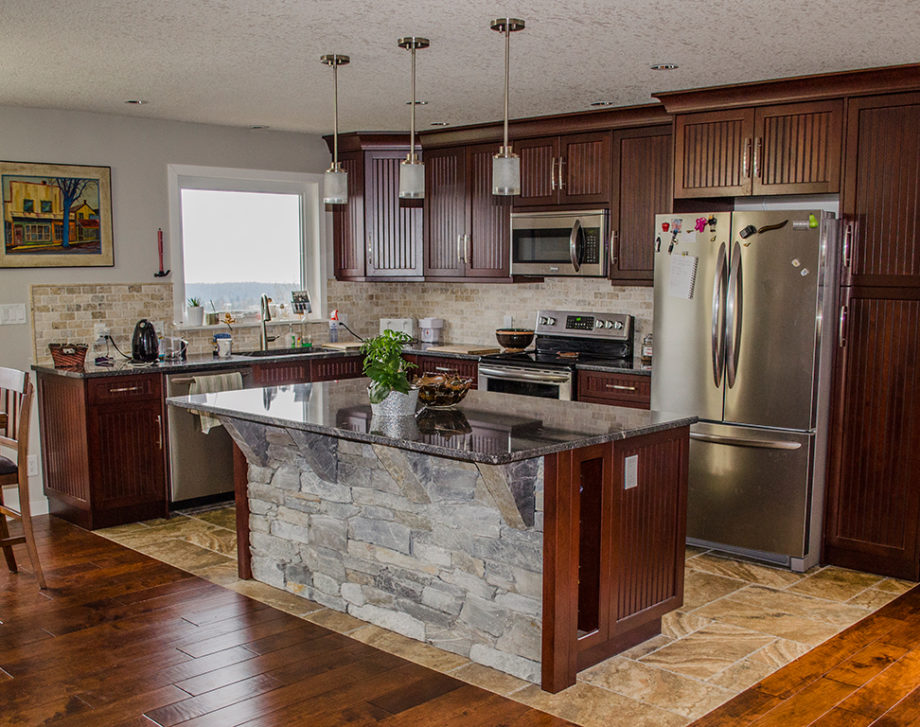 Ocean Mist Ledge Stone Veneer on a Kitchen Island