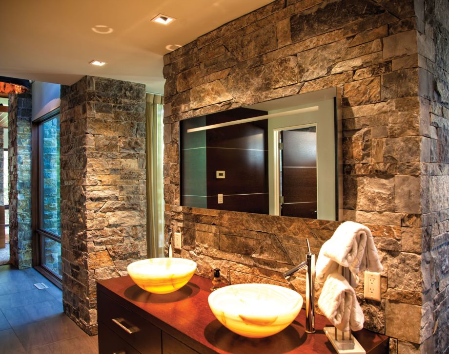 Moose Mountain Ashlar Stone Veneer on Bathroom Walls