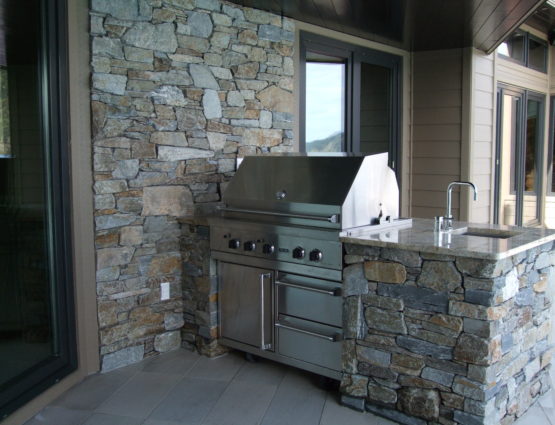 Ledge Stone Outdoor Kitchen BBQ Sink