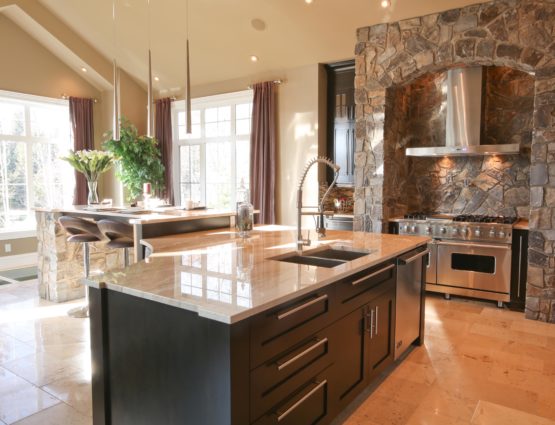 Traditional Stone Feature Wall Kitchen Stove