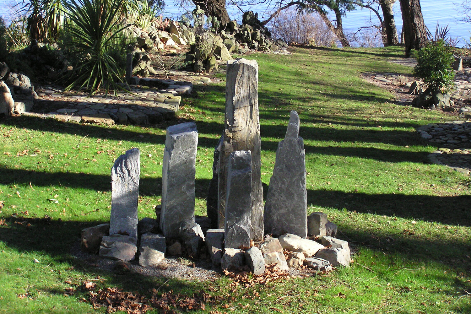 Slate-Stone-Columns-Exterior-Landscape-Feature-1500x1000